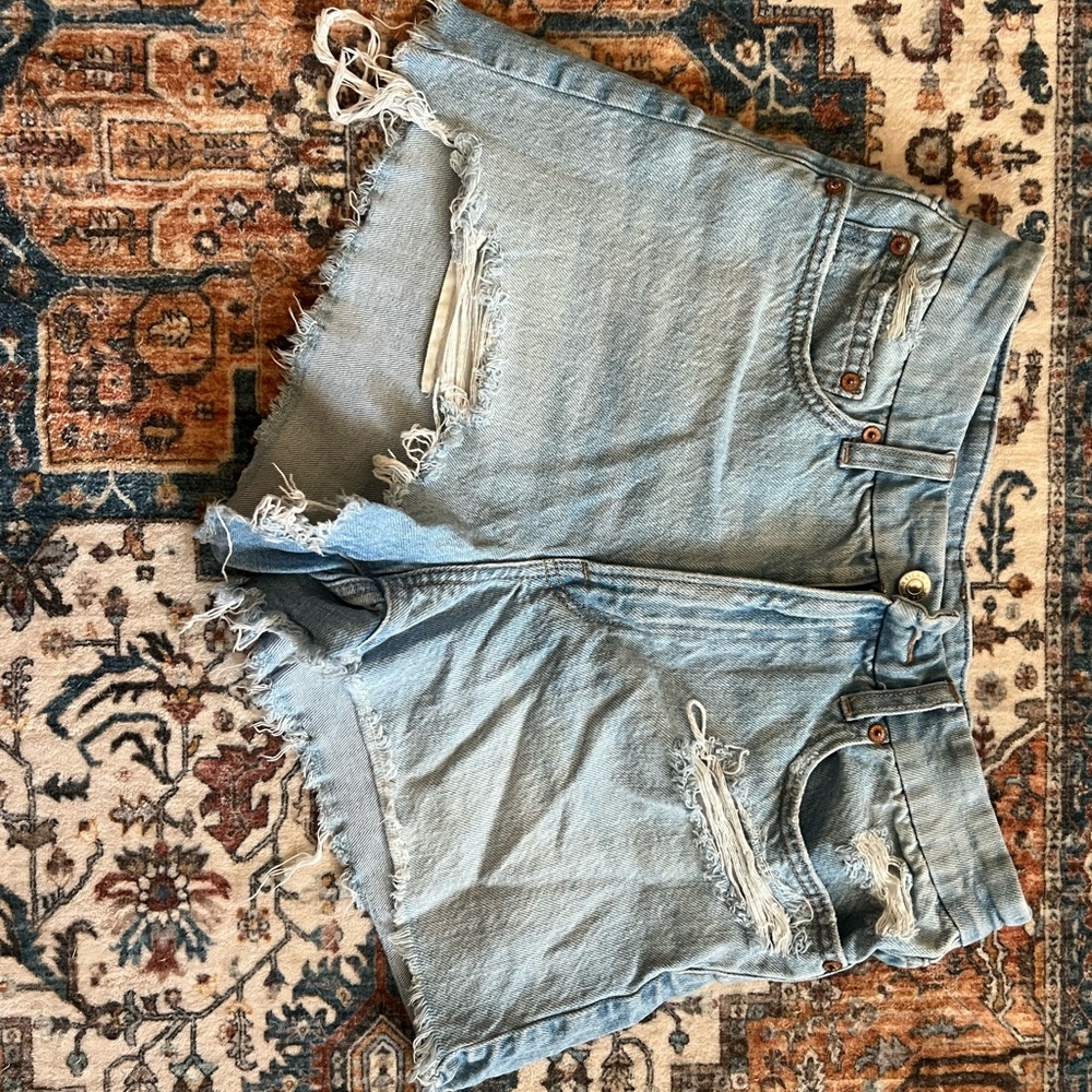 American Eagle Outfitters Light Blue Distressed Curvy 90’s boyfriend Jean Shorts